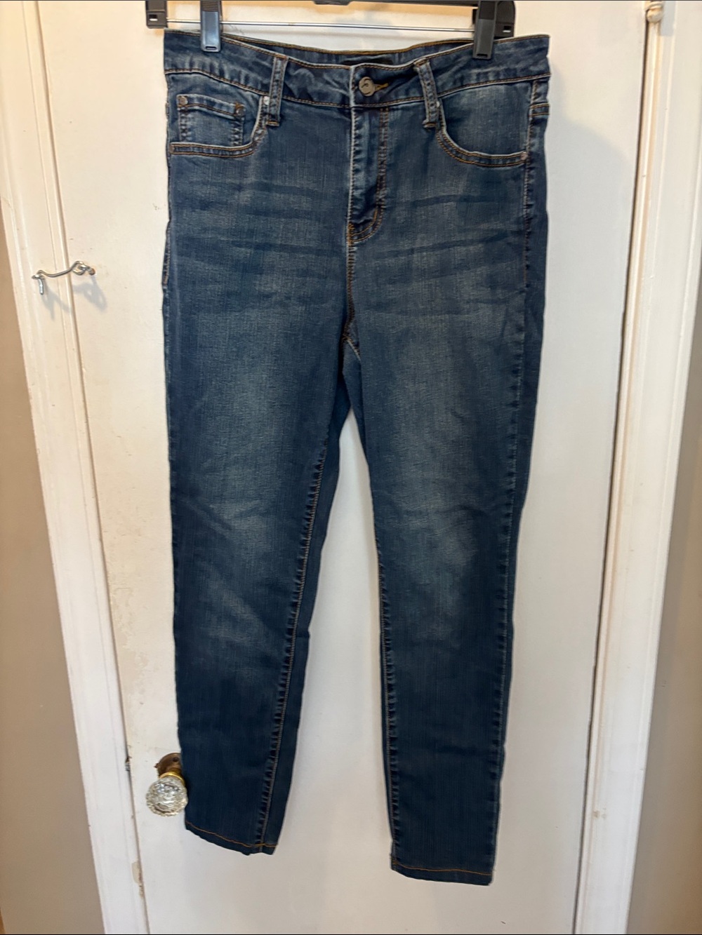 Earl 10 Classic High-Rise Slim Jeans  26-215